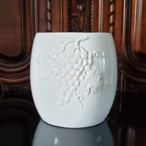 🍇Ceramic Godinger Ivory🍇 Grapes & Leaves Cachepot/Wine Bottle/Utensil Holder